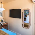 Maison La Boheme Montmartre - Studios & Apartments